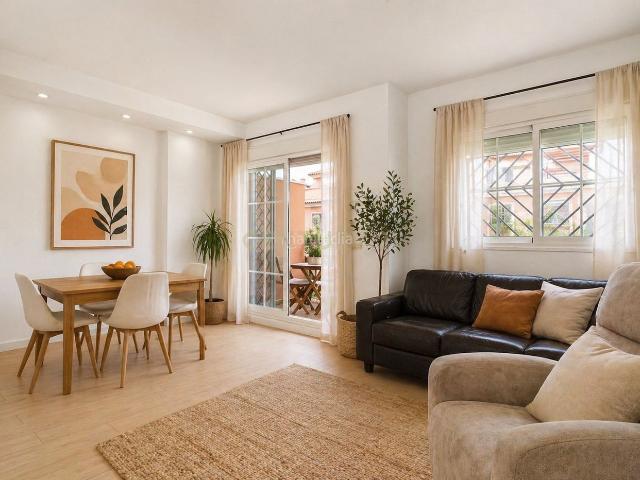 Casa en venta en Málaga, Alegría de la Huerta Jardín de Málaga. Casa Adosada en Málaga con Vistas a la Montaña,Garage doble y Piscina para disfrutar en familia. Casas.