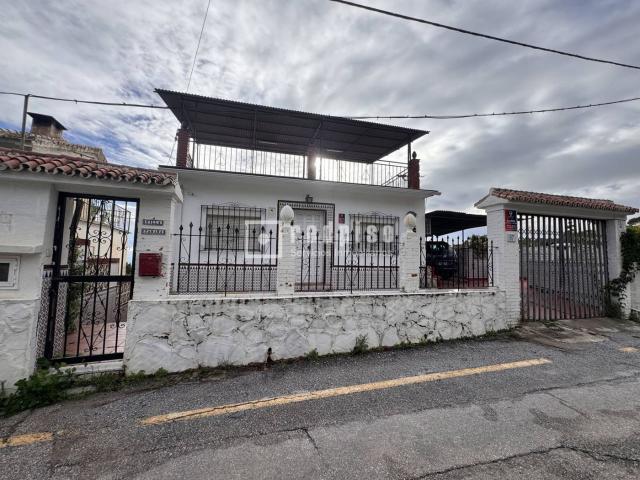 Casa en venta en Málaga, Cortijo de Maza Finca Monsalvez El Olivar. Redpiso vende en exclusiva fantástica casa con vistas panorámicas en Churriana. Casas.