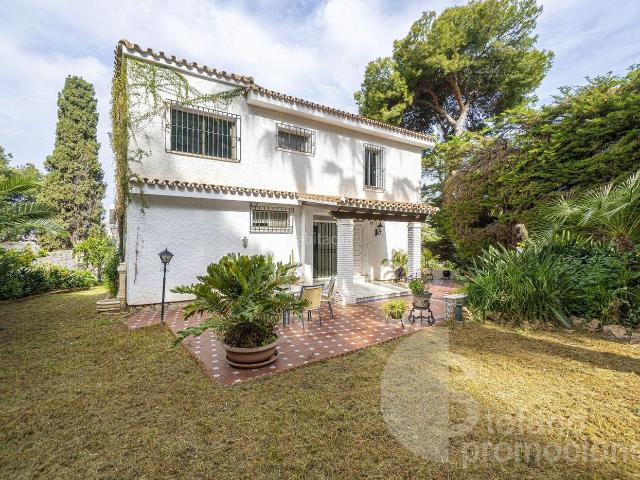Casa en venta en Málaga, El Candado. SU REFUGIO EN MÁLAGA ESTE EN COMODA PARCELA DE 750 METROS, Y 361 METROS CONSTUIDOS. Casas.
