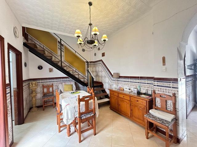 Casa en venta en Málaga, La Trinidad. Casa mata en pleno corazón de Málaga. Casas.
