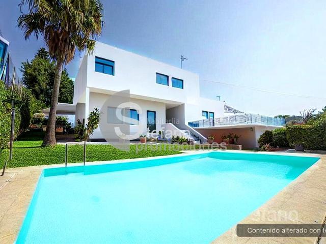 Casa en venta en Málaga, Limonar. EXCLUSIVA Y SEÑORIAL VIVIENDA EN EL CORAZÓN DEL LIMONAR, CON ALTAS CALIDADES Y POSIBILIDADES DE DISEÑO Y ACCESOS, EN PARTE BAJA DE. Casas.