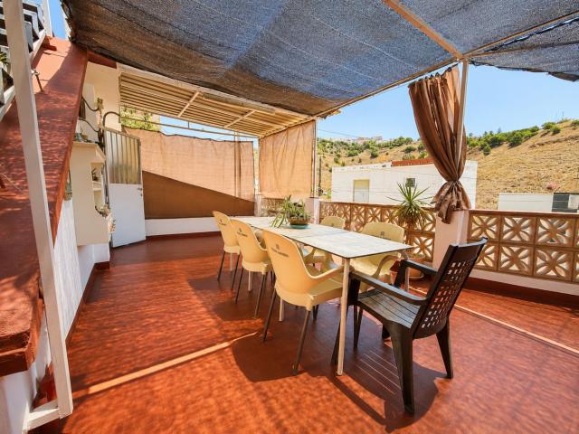 Casa en venta en Málaga, Mangas Verdes Las Flores Parque del Sur. *Casa reformada con porche, terraza semitechada, patios y zona de barbacoa en Ciudad Jardín, Málaga.*. Casas.