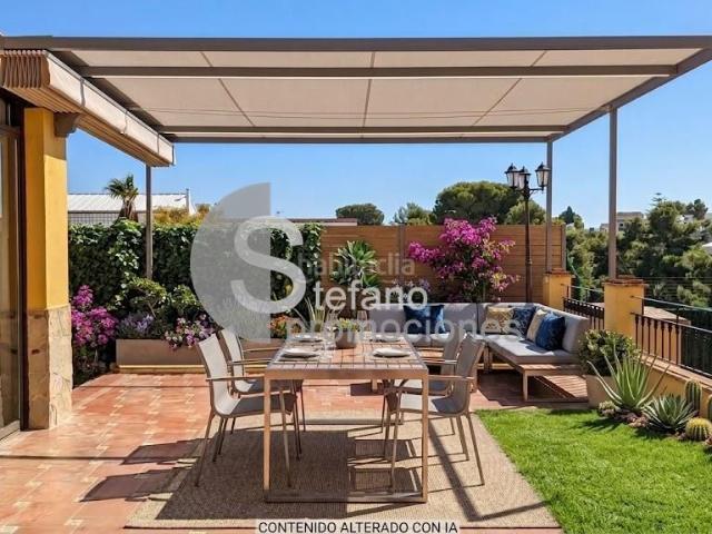 Casa en venta en Málaga, Miraflores del Palo. VIVIENDA UNIFAMILIAR EN MÁLAGA ESTE, SITUADA EN UNA PARCELA DE 706 M CON PISCINA PRIVADA, ZONAS AJARDINADAS Y APARTAMENTO INDEPEND. Casas.