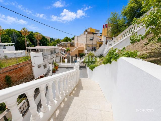 Casa en venta en Málaga, San Alberto La Alcubilla Florisol. CASA ADOSADA DE 5 DORMITORIOS CON GRAN TERRAZA, ZONA CHILL OUT Y 305 m DE PARCELA EN GRANJA SUÁREZ, BAILÉNMIRAFLORES MÁLAGA. Casas.