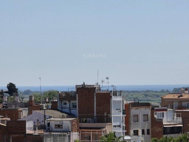 Casa en venta en Malgrat de Mar. Casa con jardín, pozo propio y garajes a 3 minutos del centro de Malgrat de Mar. Casas Malgrat de.