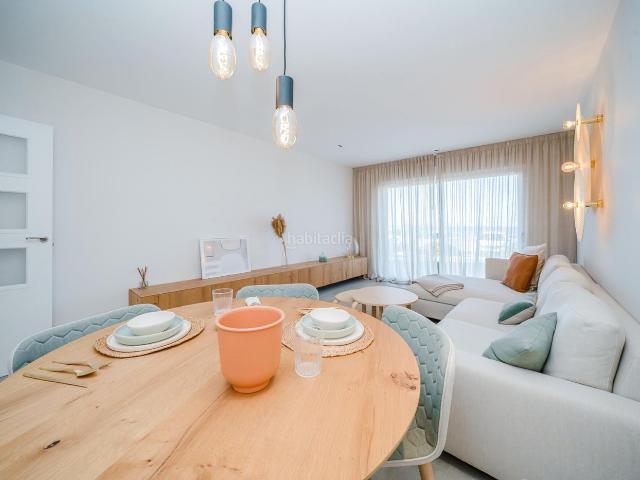 Casa en venta en Manga del Mar Menor La, Tomás Maestre. APARTAMENTO en PRIMERA LINEA DEL MAR en LA MANGAVIVIENDA Ref GM002ND2 DORMITORIOS2 BANtildeOSTERRAZAPISCINA COMUNITARIAVISTAS AL. Casas.