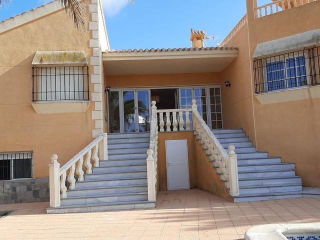 Casa en venta en Manga del Mar Menor La, Veneziola. Puro estilo de vida mediterráneo elegante villa con acceso al mar. Casas Manga del Mar Menor.