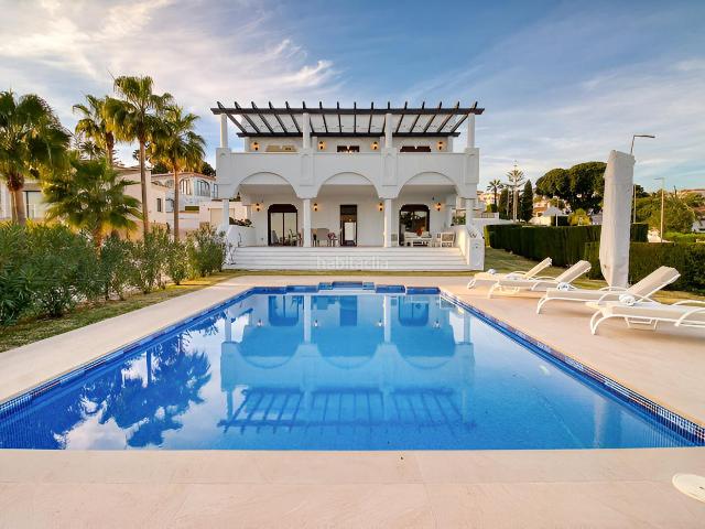Casa en venta en Manilva, La Duquesa. Villa Independiente en Venta en La Duquesa. Casas.