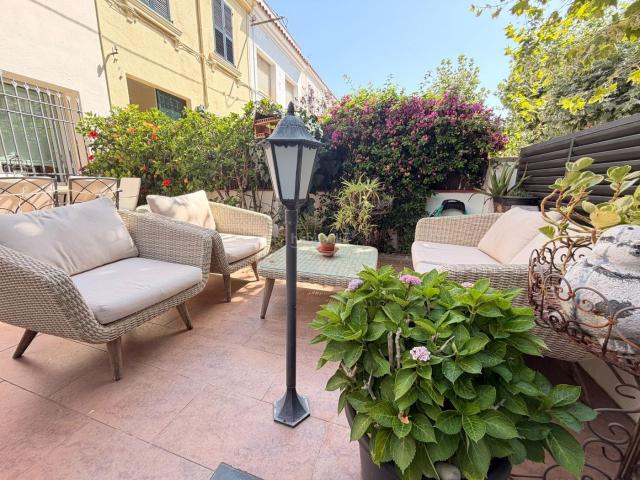 Casa en venta en Masnou El, Centre. Exclusiva casa adosada con jardín y garaje en El Masnou. Casas Masnou.