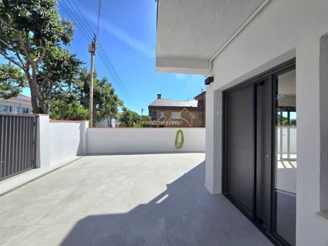 Casa en venta en Masnou El, Centre. Vivienda esquinera reformada con terrazas y vistas al mar. Casas Masnou.
