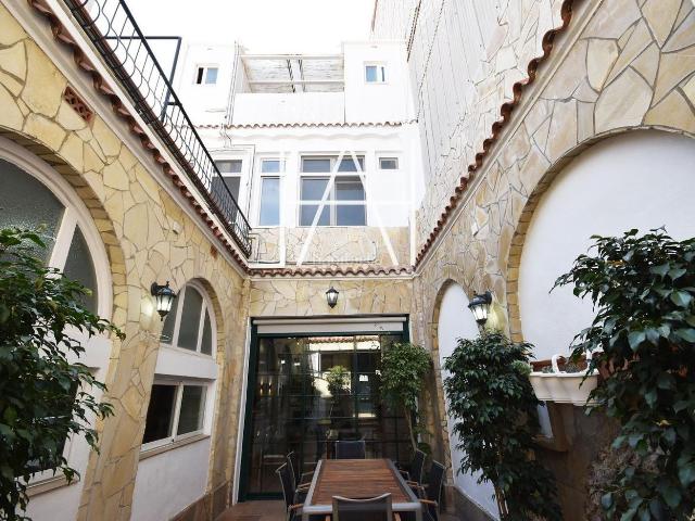 Casa en venta en Masnou El, Ocata. Casa de estilo modernista frente al mar en El Masnou. Casas Masnou.
