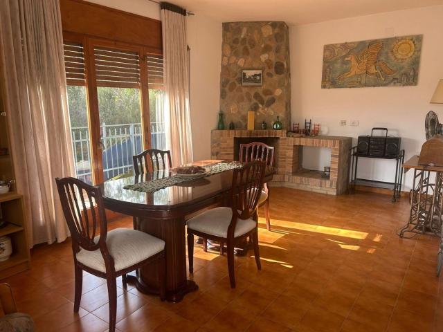 Casa en venta en Massanes. CASA UNIFAMILIAR EN MASSANES APTA PARA DOS FAMILIAS. Casas.