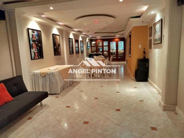Casa en Venta en Maracaibo Zulia 450 m2. 5 hab