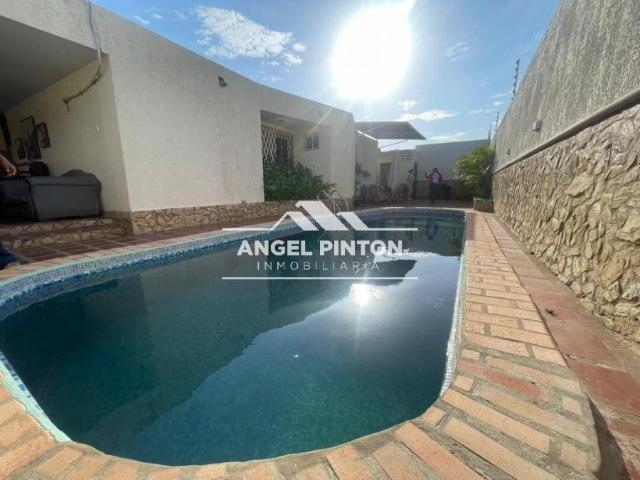 Casa en Venta en Maracaibo Zulia 540 m2. 5 hab