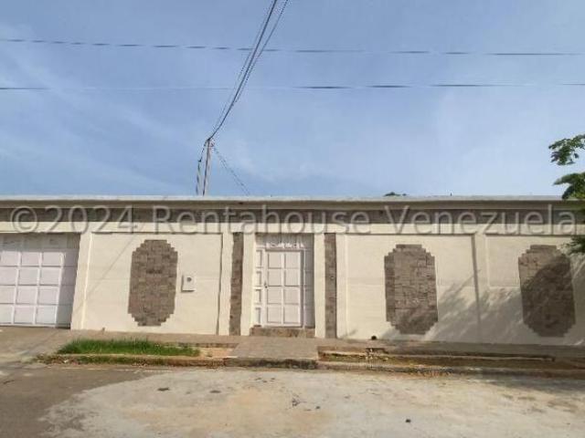 Casa en Venta en Maracaibo Zulia 580 m2. 4 hab