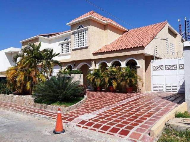 Casa en Venta en Maracaibo Zulia 720 m2. 6 hab