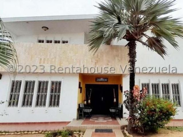 Casa en Venta en Maracaibo Zulia 940 m2. 3 hab