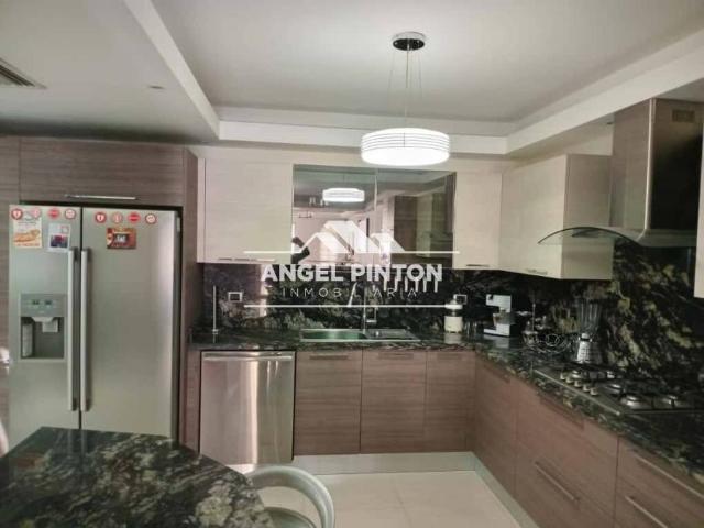 Casa en Venta en Maracaibo Zulia 225 m2. 5 hab
