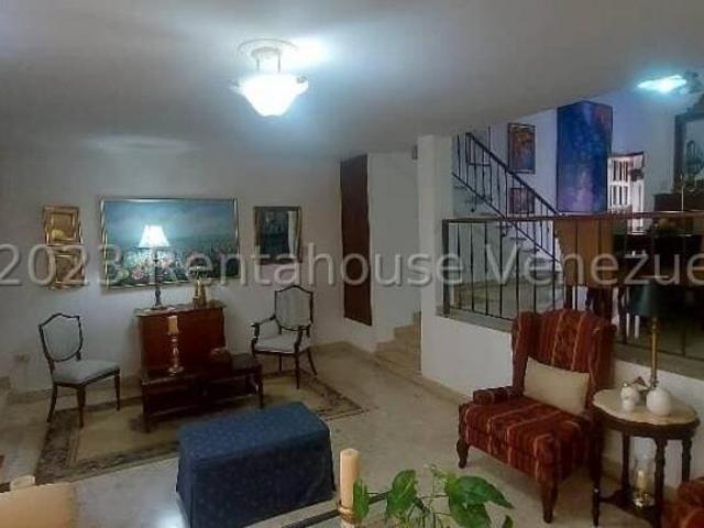 Casa en Venta en Maracaibo Zulia 240 m2. 4 hab