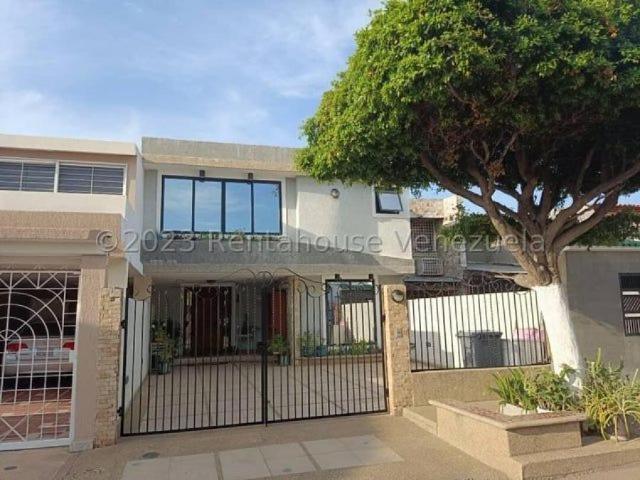 Casa en Venta en Maracaibo Zulia 240 m2. 5 hab