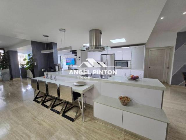 Casa en Venta en Maracaibo Zulia 2500 m2. 5 hab