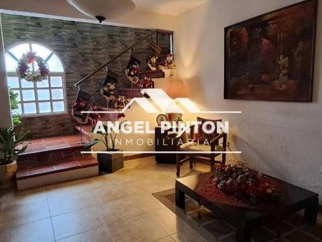 Casa en Venta en Maracaibo Zulia 250 m2. 4 hab