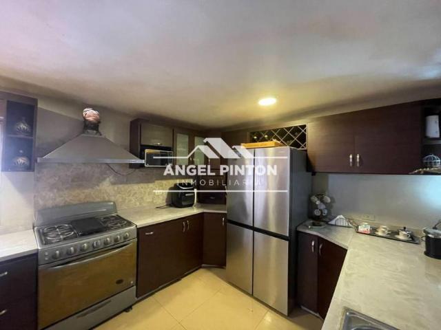 Casa en Venta en Maracaibo Zulia 310 m2. 7 hab
