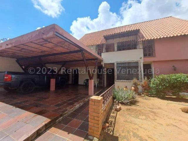 Casa en Venta en Maracaibo Zulia 370 m2. 5 hab