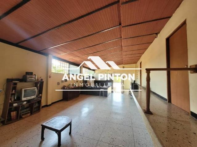 Casa en Venta en Maracaibo Este Zulia 537 m2. 11 hab