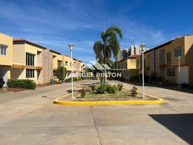 Casa en Venta en Maracaibo Las Tarabas Zulia 200 m2. 5 hab