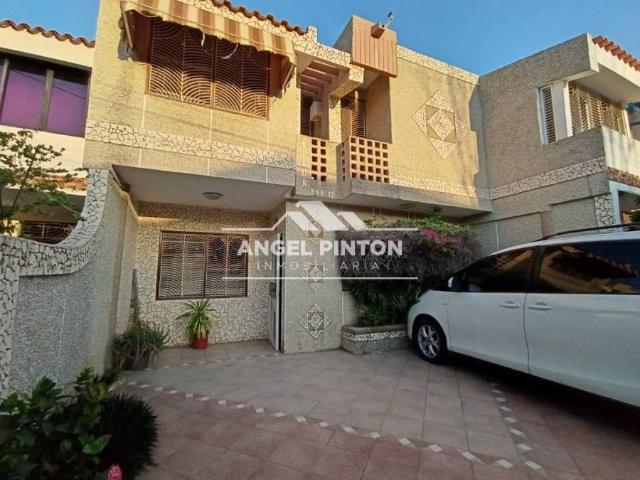 Casa en Venta en Maracaibo Norte Zulia 250 m2. 4 hab