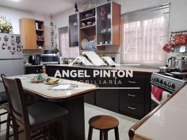 Casa en Venta en Maracaibo Norte Zulia 250 m2. 4 hab