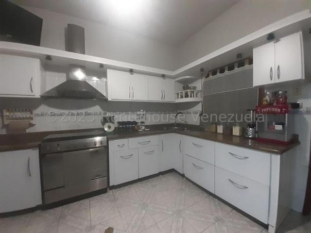 Casa en Venta en Maracay Girardot Aragua 393 m2. 3 hab