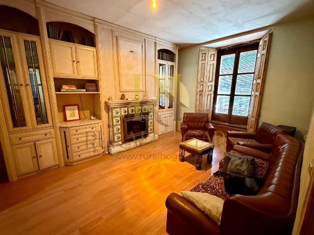Casa en venta en Maranchón. MARANCHÓN: Casa señorial con jardín y cochera!. Casas.