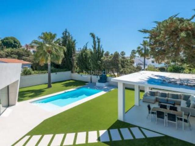 Casa en venta en Marbella, Marbesa. Villa de lujo a pocos metros de la playa en la urbanización Marbesa, Marbella. Casas.