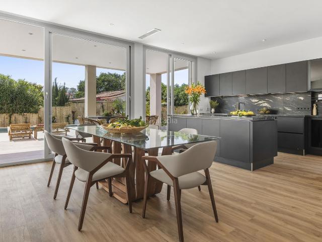 Casa en venta en Marbella, Nueva Alcántara. Villa de lujo en San Pedro Playa, Málaga. Casas.