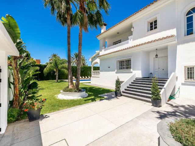 Casa en venta en Marbella, Nueva Andalucía centro. Casas.