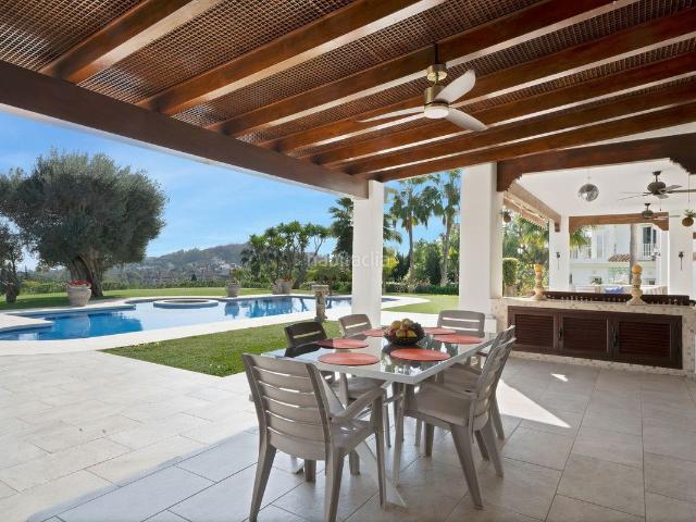 Casa en venta en Marbella, Nueva Andalucía centro. Chalet independiente en Nueva Andalucía. Casas.