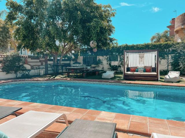 Casa en venta en Marbella, Nueva Andalucía centro. MAGNIFICA VILLA DE 5 DORMITORIOS EN EL CORAZON DE NUEVA ANDALUCIA, MARBELLA. Casas.