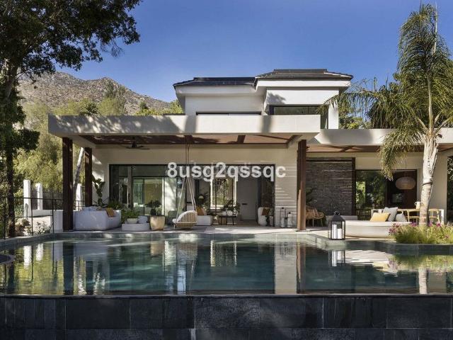 Casa en venta en Marbella, Nagüeles Alto. Casas.