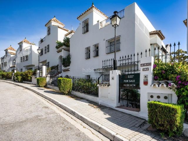 Casa adosada en venta en Marbella, Nagüeles Alto. Casas adosadas.