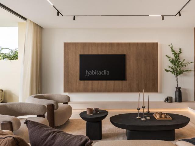 Casa en venta en Marbella, Aloha. Elegante adosado con vistas panorámicas al mar en Aloha. Casas.