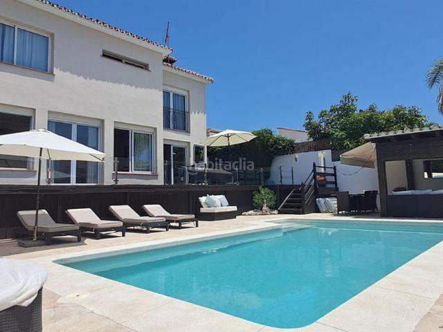 Casa en venta en Marbella, Bello Horizonte Lindasol. Villa Chalet, Marbella, Costa del Sol. 6 Dormitorios, 6 Baños, Construidos 311 m, Terraza 65 m, JardinTerreno 807 m. Posición Ce. Casas.