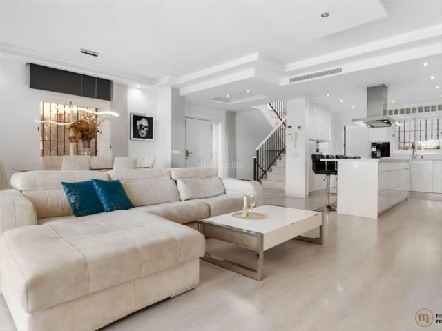 Casa en venta en Marbella, Cabopino Artola. Chalet de Lujo en Artola Golf, Marbella 6 Dormitorios Piscina Infinita. Casas.