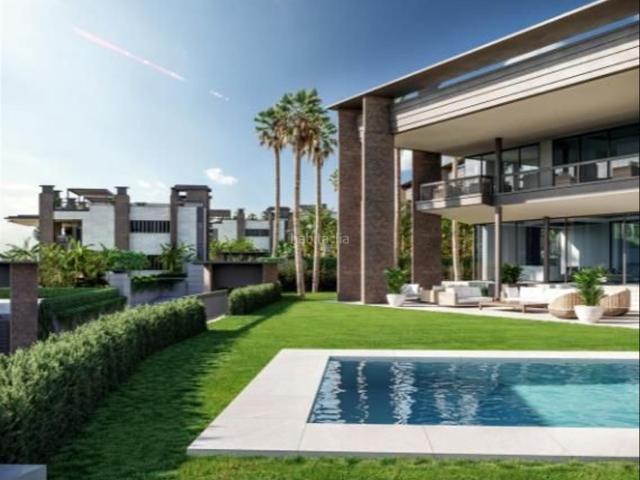 Casa en venta en Marbella, Casco Antiguo. Comunidad privada de 8 villas contemporáneas dentro de la privilegiada urbanización Atalaya de Río Verde. Casas.