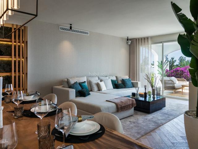 Casa en venta en Marbella, Casco Antiguo. Casa adosada de lujo contemporánea en la Milla de Oro de Marbella. Casas.