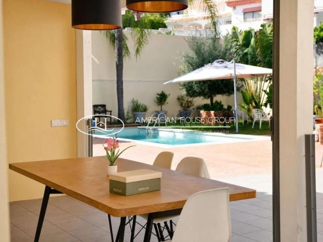 Casa en venta en Marbella, Casco Antiguo. Estupendo Chalet con Piscina en Venta en Marbella Costa, Málaga. Casas.