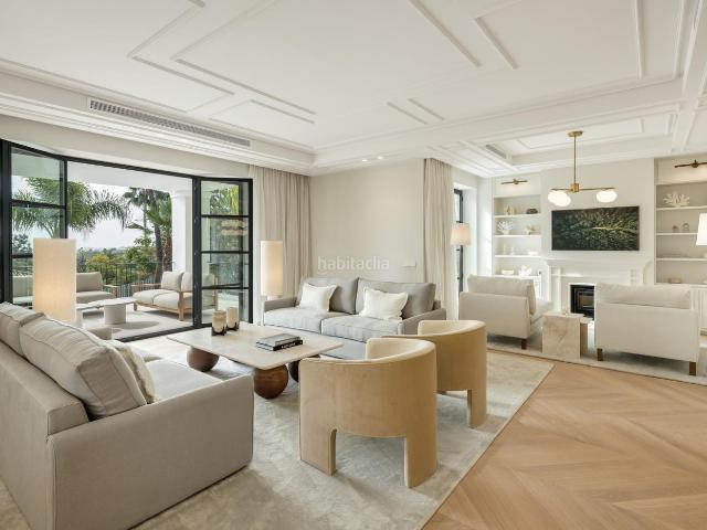 Casa en venta en Marbella, Casco Antiguo. Obra Maestra Contemporánea con Vistas Panorámicas en Nueva Andalucía. Casas.