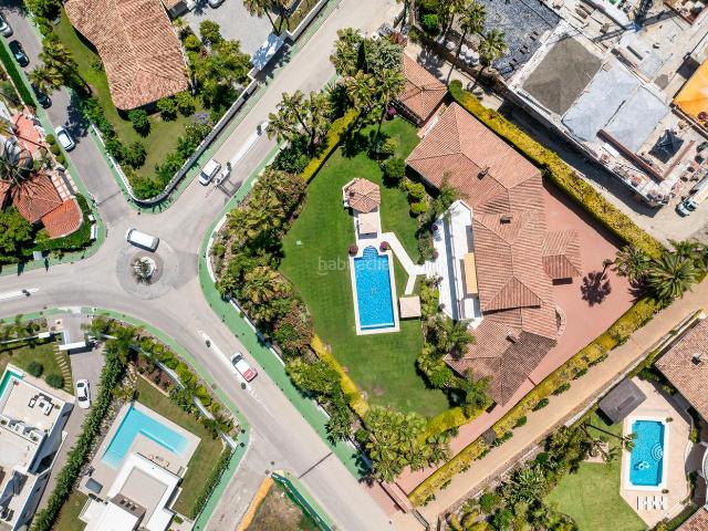 Casa en venta en Marbella, Casco Antiguo. Villa de 6 dormitorios en La Cerquilla. Casas.