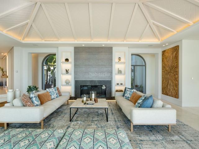 Casa en venta en Marbella, Casco Antiguo. Villa de lujo renovada con 7 suites en Marbella. Casas.